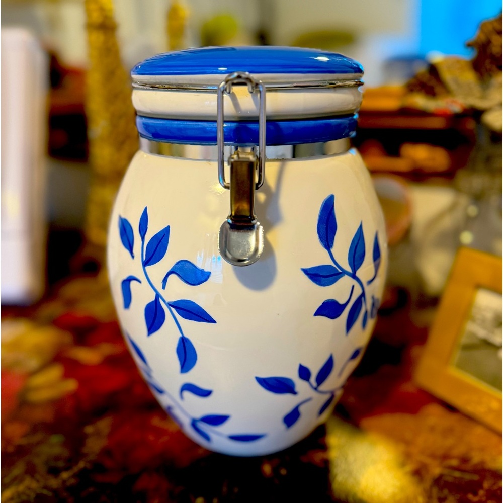 1990s-Vintage Inspirado Beautiful Canister